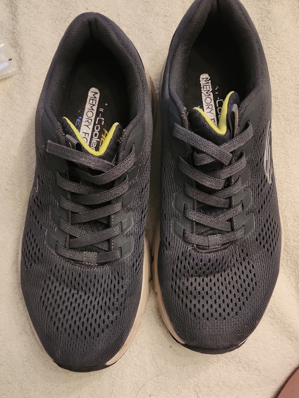 Skechers Men's Dark Gray Athletic Lace-Up Sneakers with Subtle Yellow Accent